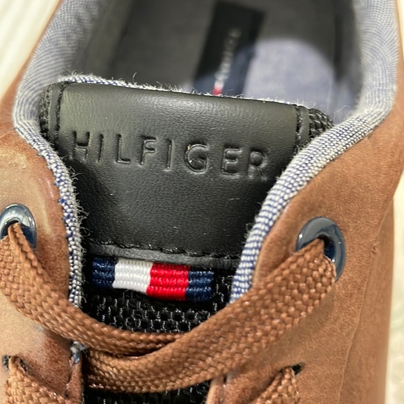 Tommy Hilfiger beautiful brown leather sneakers.  Men’s 10. Like new condition. - Picture 6 of 14